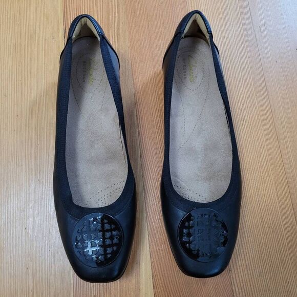 Clarks candra blush black leather flat medallion logo detail size 8.5 square toe - Picture 1 of 12